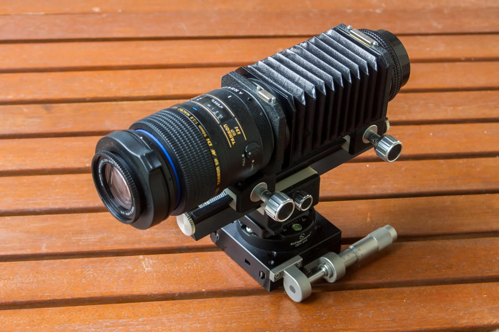 A natural-light macro shooting experiment