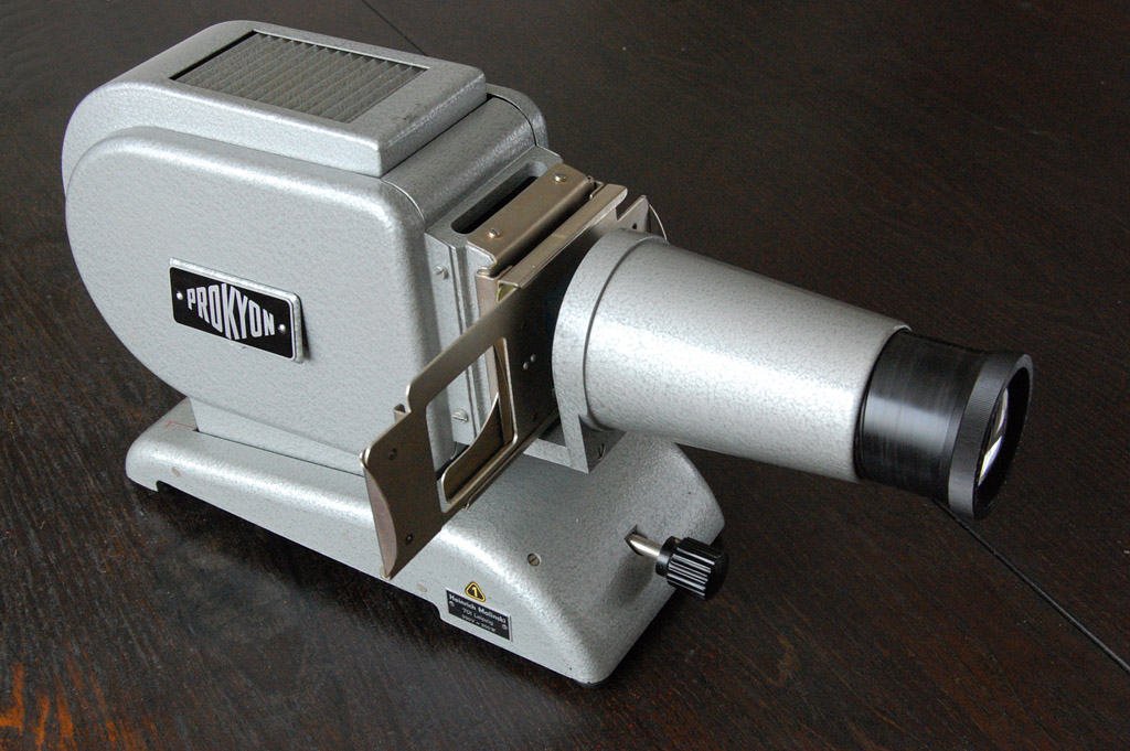 Prokyon 6x6 Projector on Display (01)